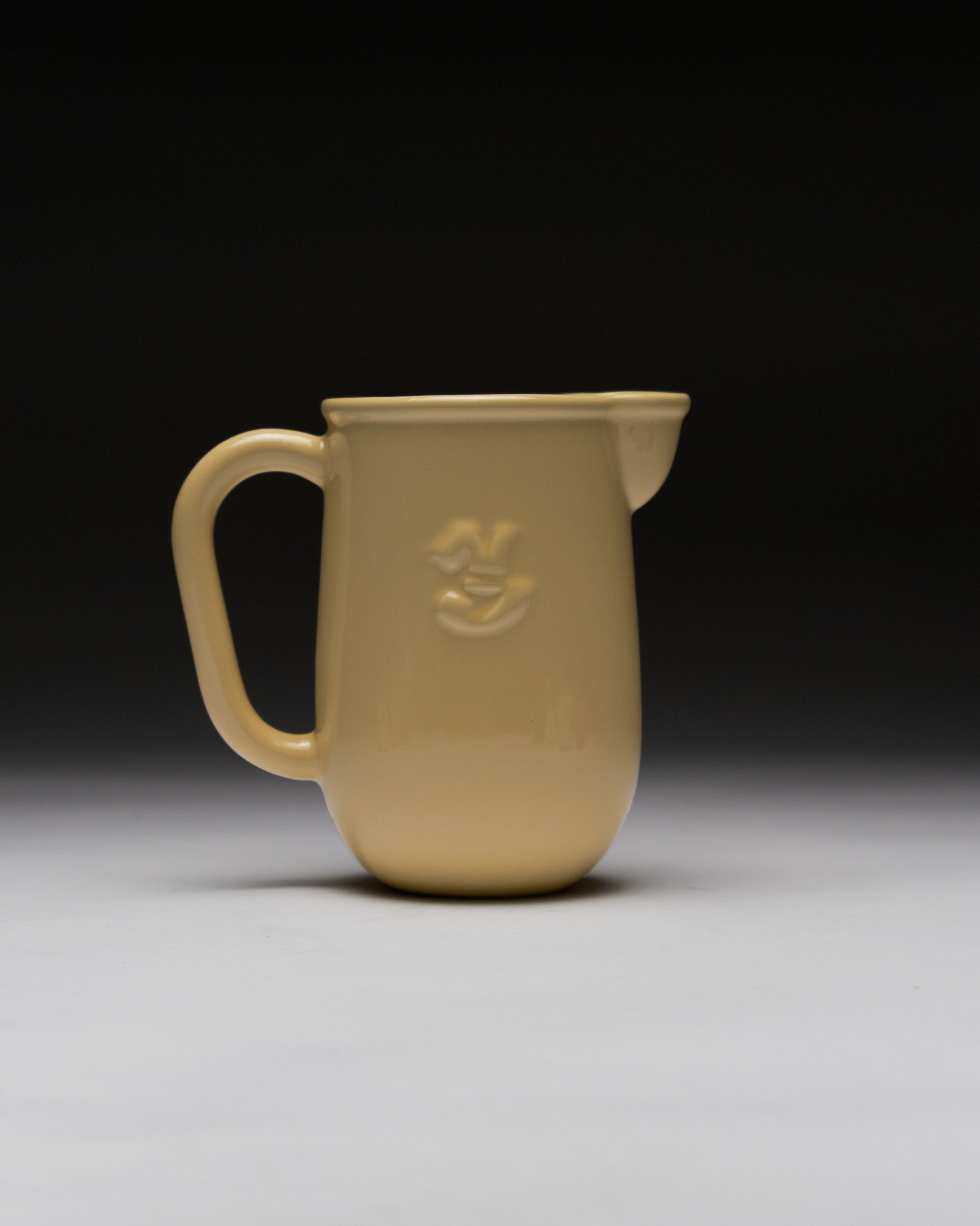Kantine Pitcher Beige