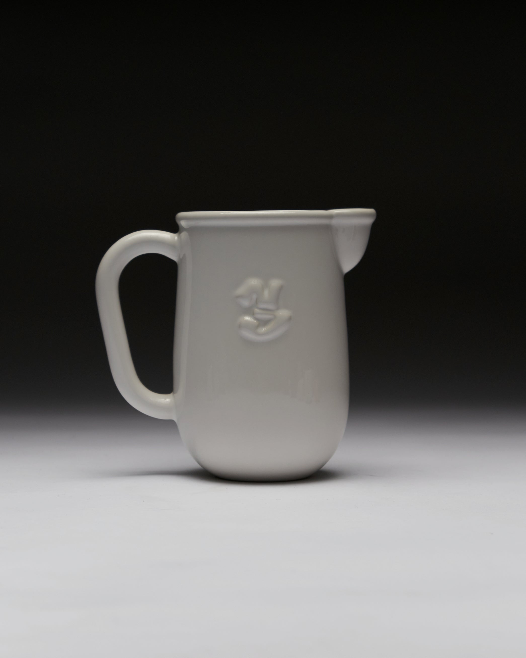 Kantine Pitcher White